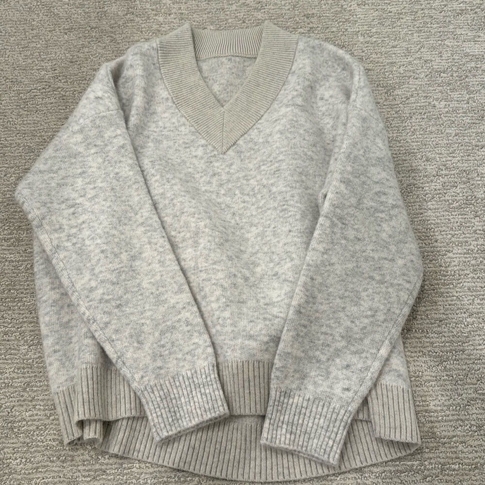 Lululemon medium Alpaca Wool-Blend V-Neck Sweater Heathered White Opal